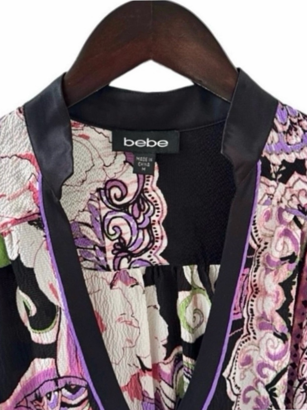 Bebe Pink & Black Floral Print V-Neck Wrap Short Sleeve Silk Blouse Size Medium - Picture 4 of 9
